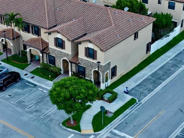 9207 W 33rd Lane, Hialeah, FL 33018 — zdjęcie 3