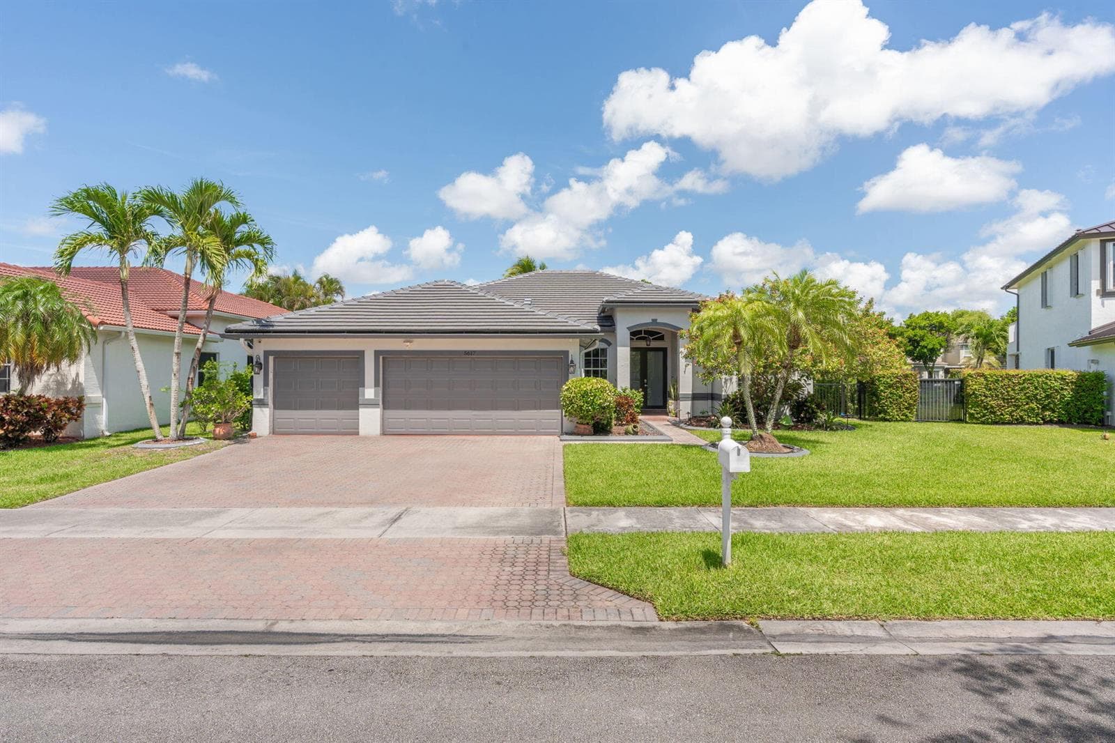 5617 NW 106TH Way, Coral Springs, FL 33076 — zdjęcie 2