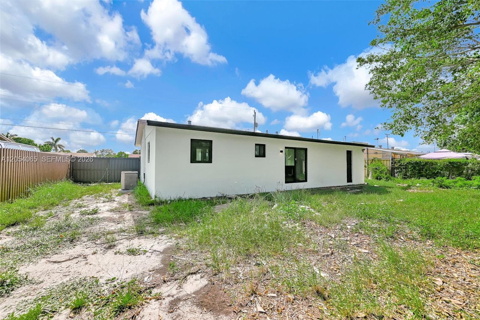 17231 NW 47th Ct, Miami Gardens, FL 33055 — zdjęcie 2