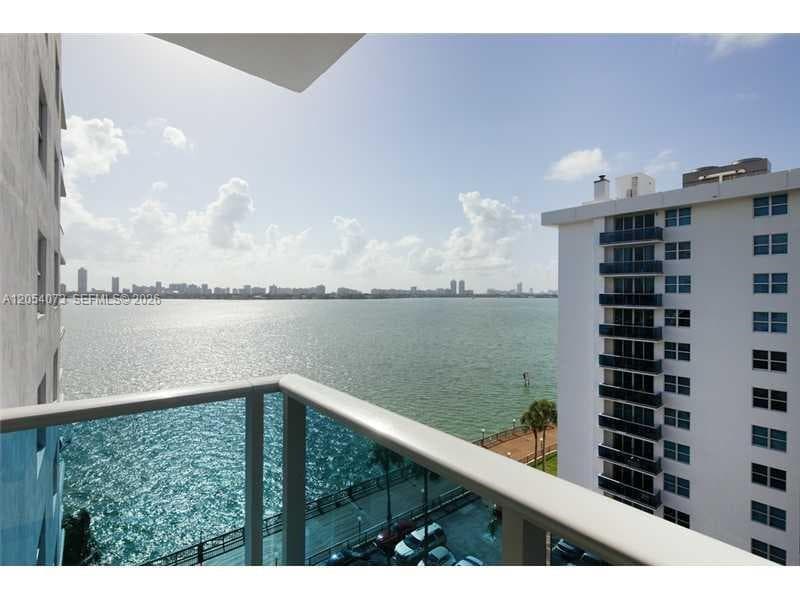 7501 E Treasure Dr # 8C, North Bay Village, FL 33141