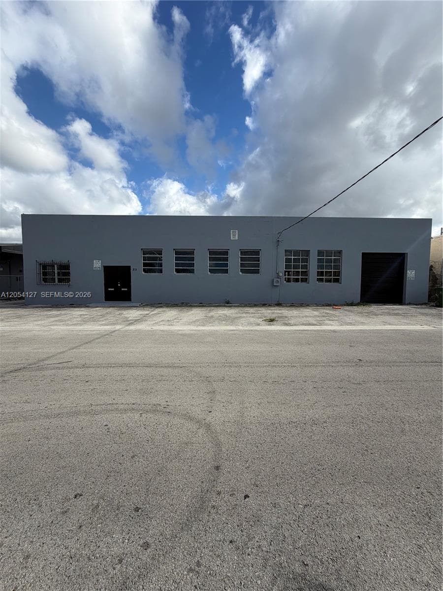 211 W 22nd St, Hialeah, FL 33010
