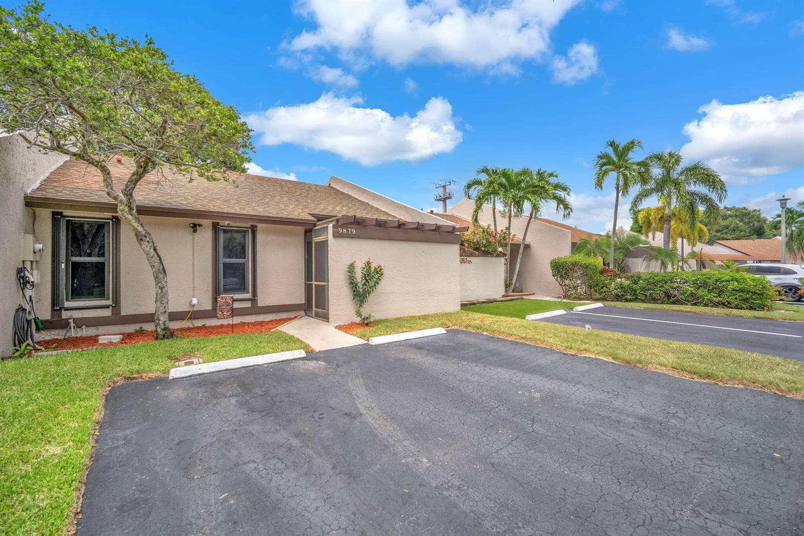 9879 NW 16TH Court, Pembroke Pines, FL 33024 — zdjęcie 2