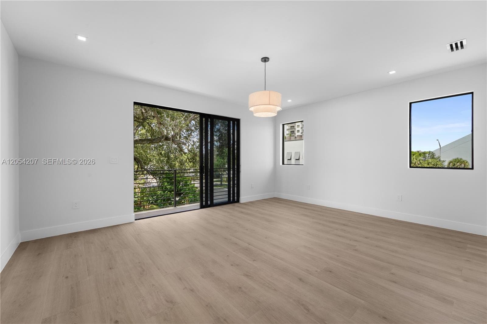 2735 SW 23rd Ter, Miami, FL 33145 — zdjęcie 2