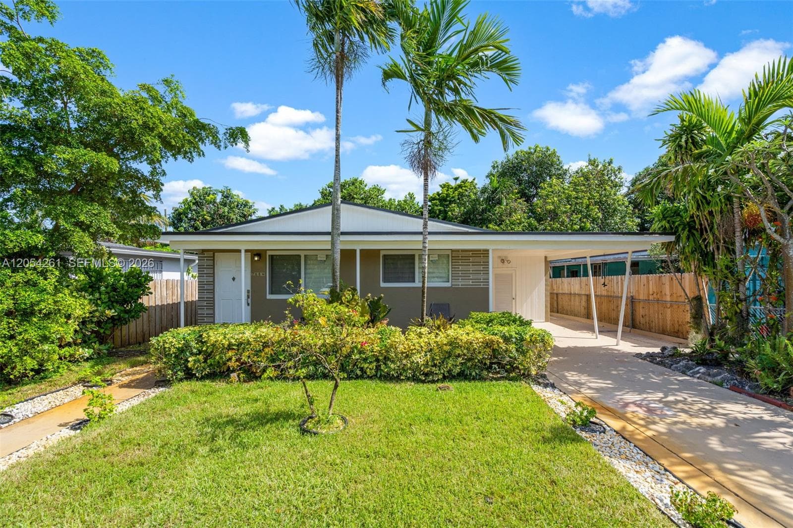766 E 36th St, Hialeah, FL 33013 — zdjęcie 2
