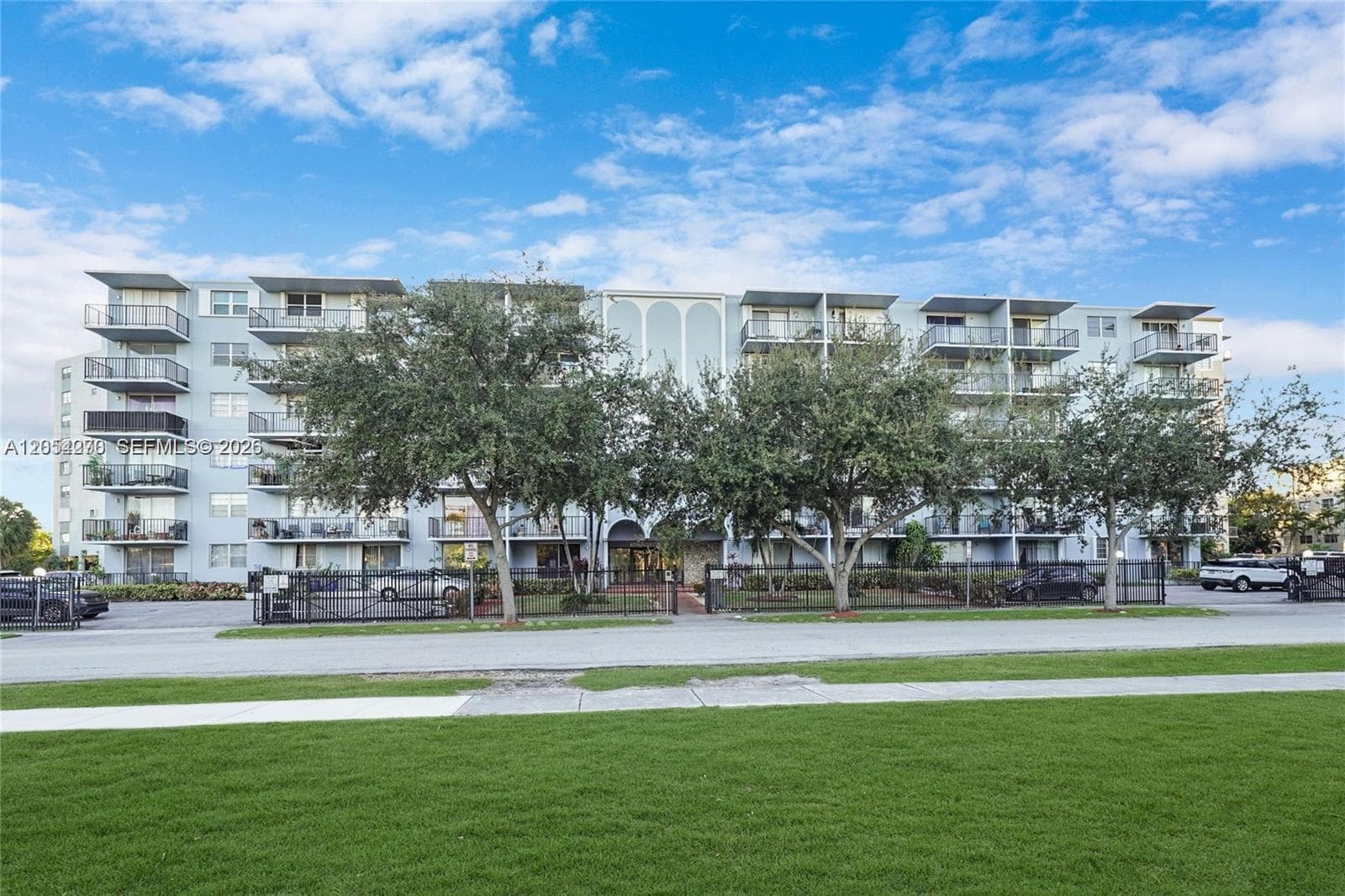 12500 NE 15th Ave # 402, North Miami, FL 33161 — zdjęcie 2