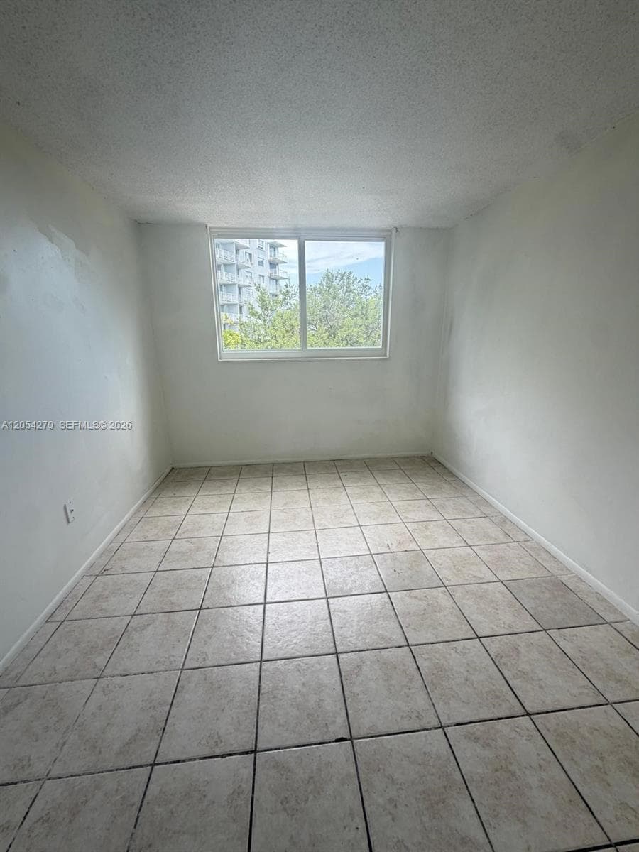 12500 NE 15th Ave # 402, North Miami, FL 33161 — zdjęcie 3