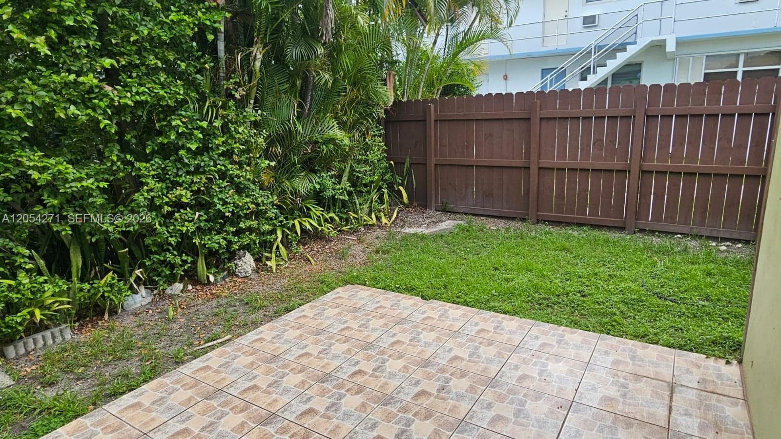 808 NE 10th St # 3, Hallandale Beach, FL 33009 — zdjęcie 2