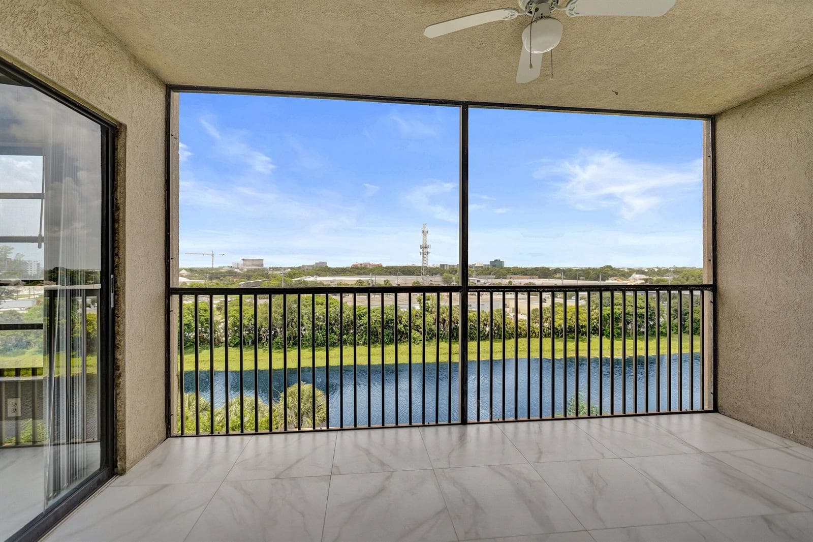 2200 S Cypress Bend Drive # 707, Pompano Beach, FL 33069
