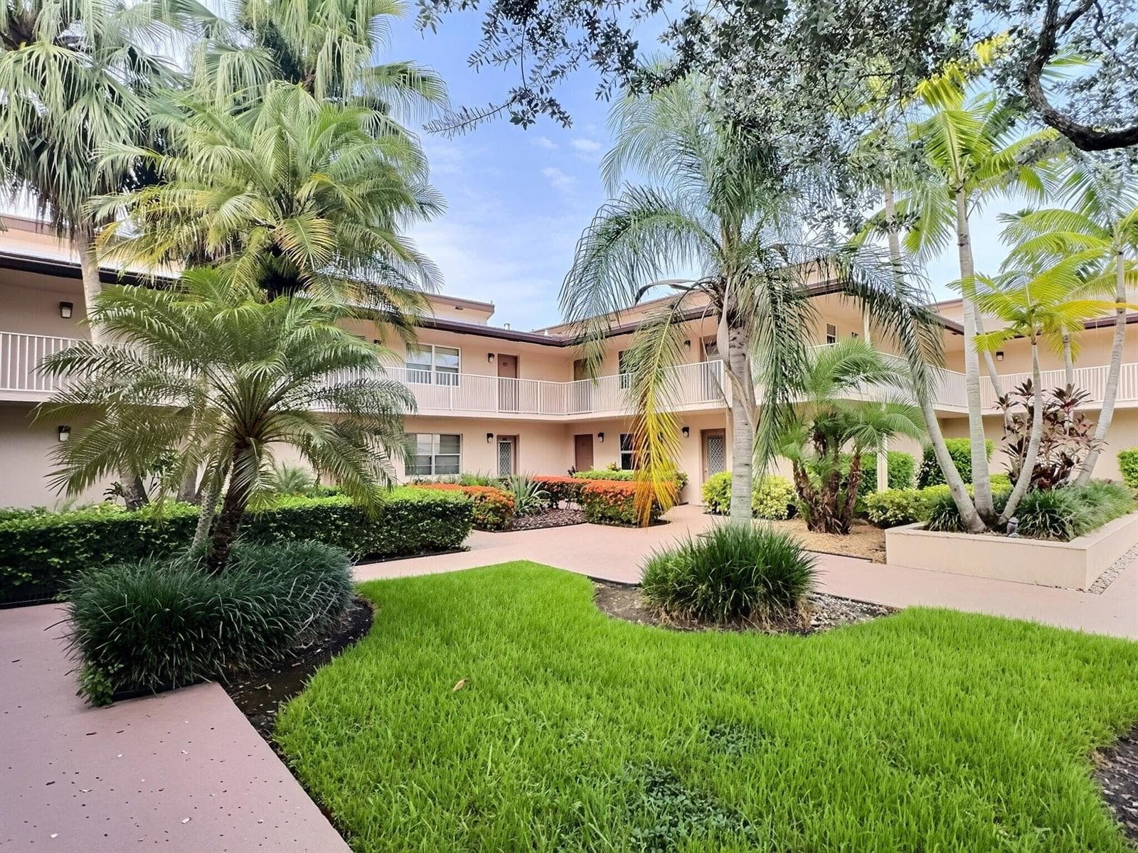 8760 AZALEA Court # 203, Tamarac, FL 33321