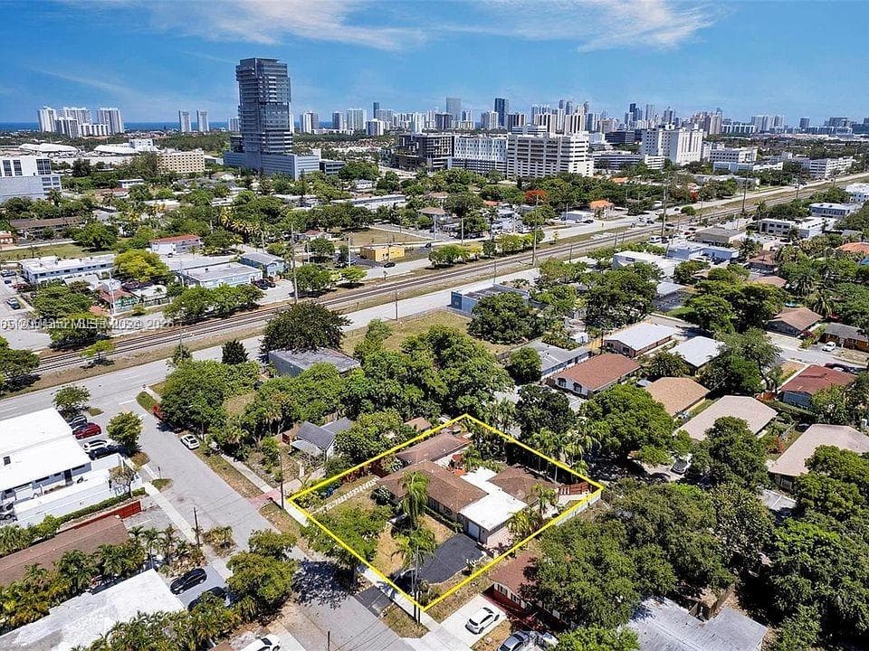23 SW 8th St, Hallandale Beach, FL 33009 — zdjęcie 2