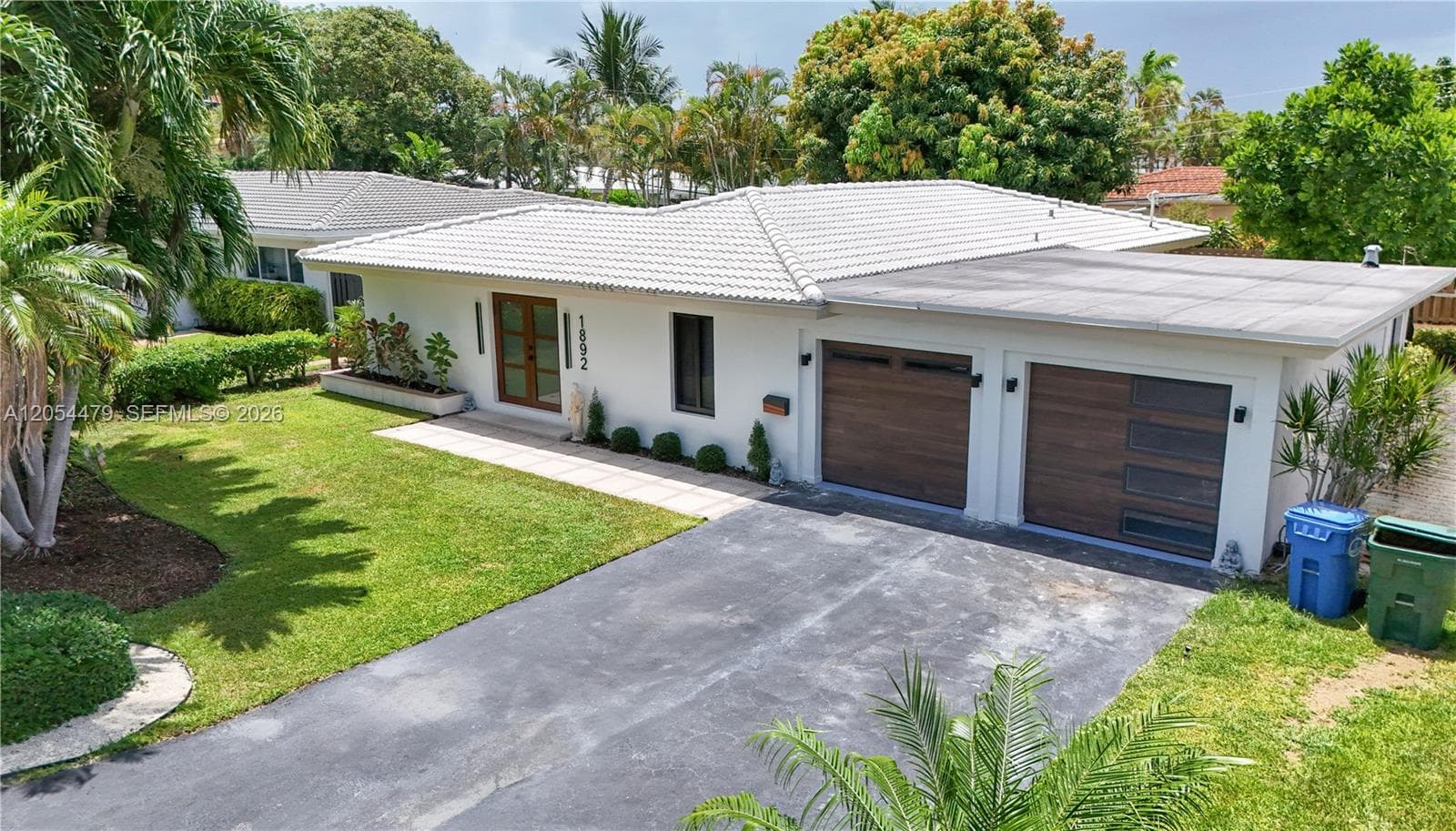 1892 NE 33rd St, Oakland Park, FL 33306