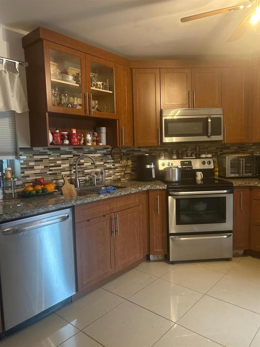 3 Greenway Village N # 202, Royal Palm Beach, FL 33411