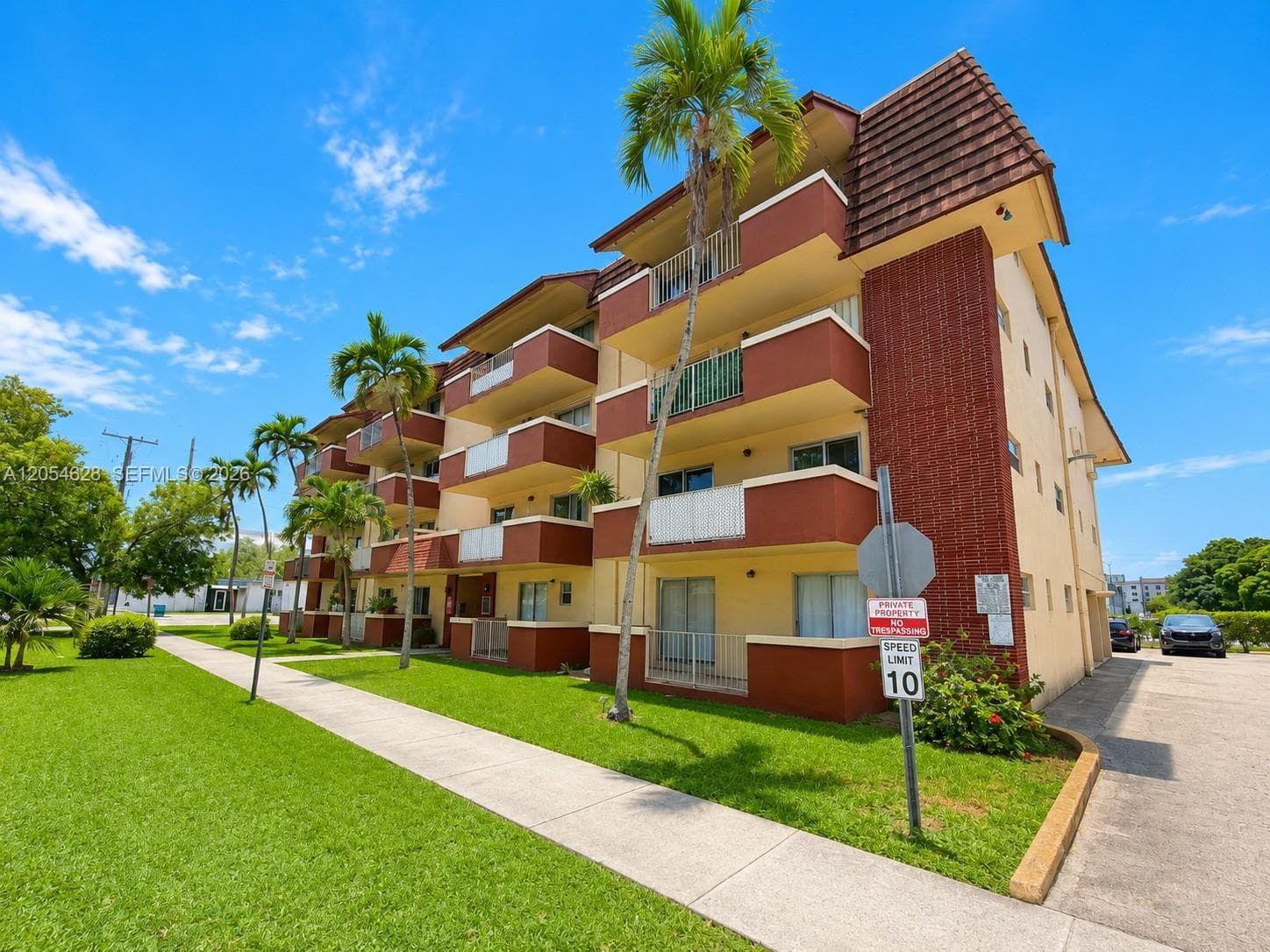 680 Miller Dr # W405, Miami Springs, FL 33166 — zdjęcie 2