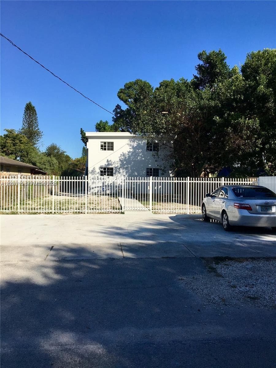 1921 NW 59th St # D, Miami, FL 33142 — zdjęcie 2