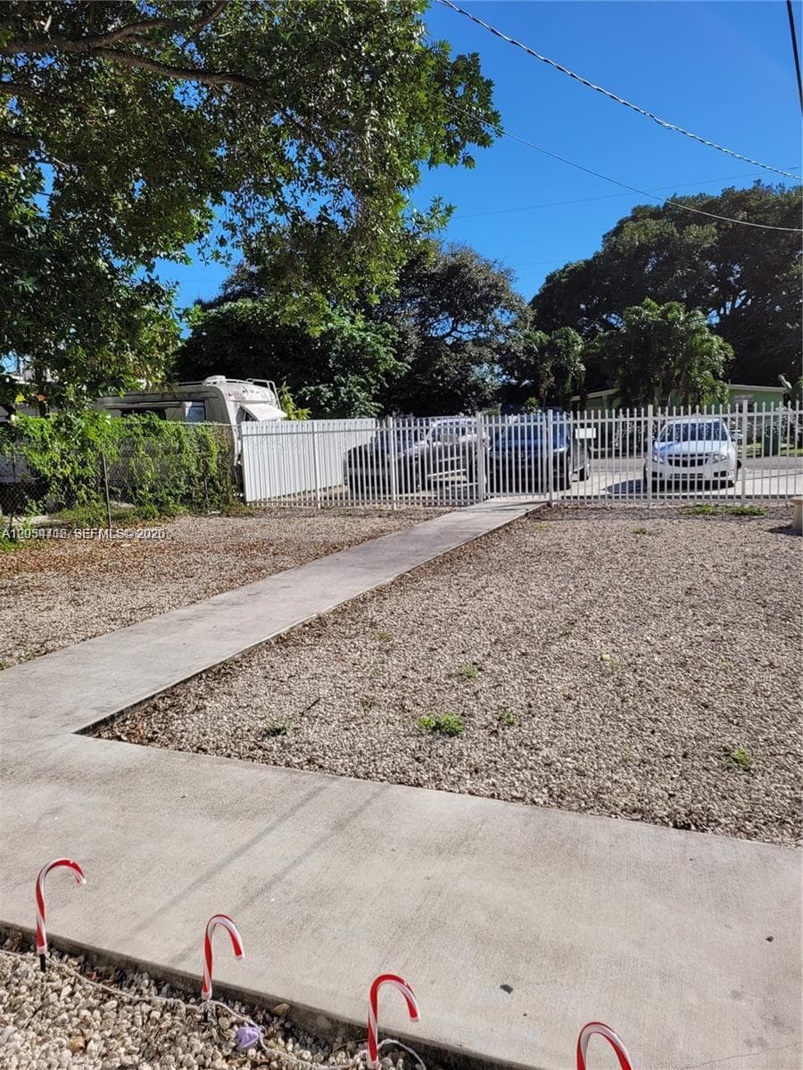 1921 NW 59th St # D, Miami, FL 33142 — zdjęcie 3
