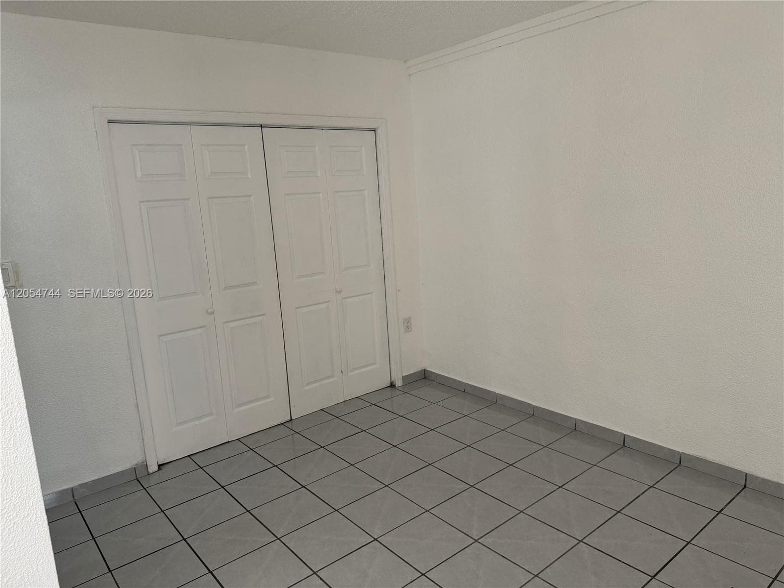 8240 NW 181st St # 2, Hialeah, FL 33015 — zdjęcie 2