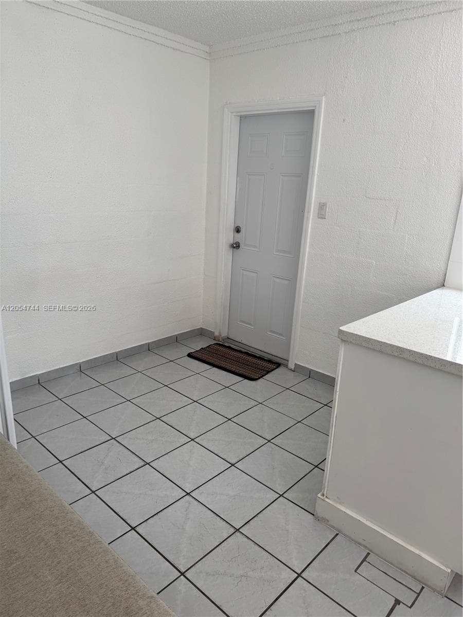8240 NW 181st St # 2, Hialeah, FL 33015 — zdjęcie 5