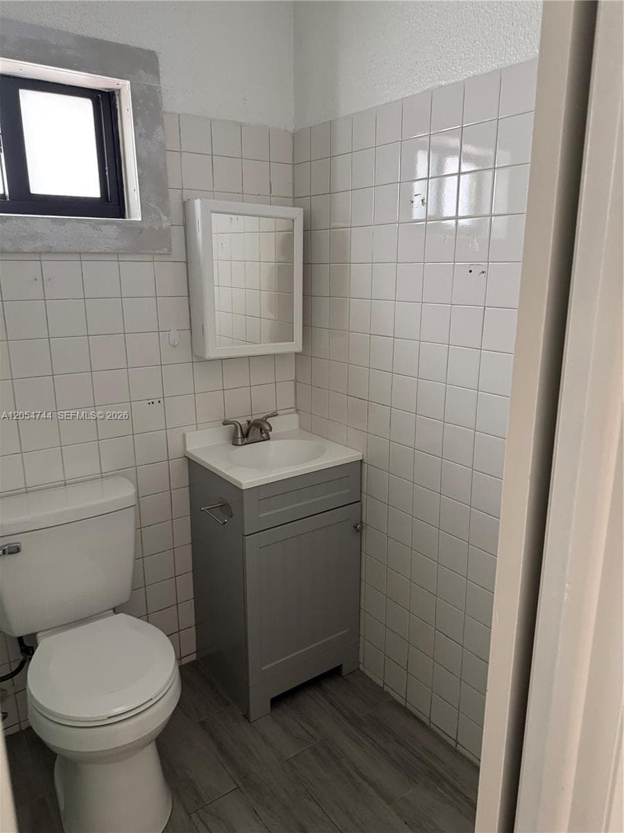 8240 NW 181st St # 2, Hialeah, FL 33015 — zdjęcie 4