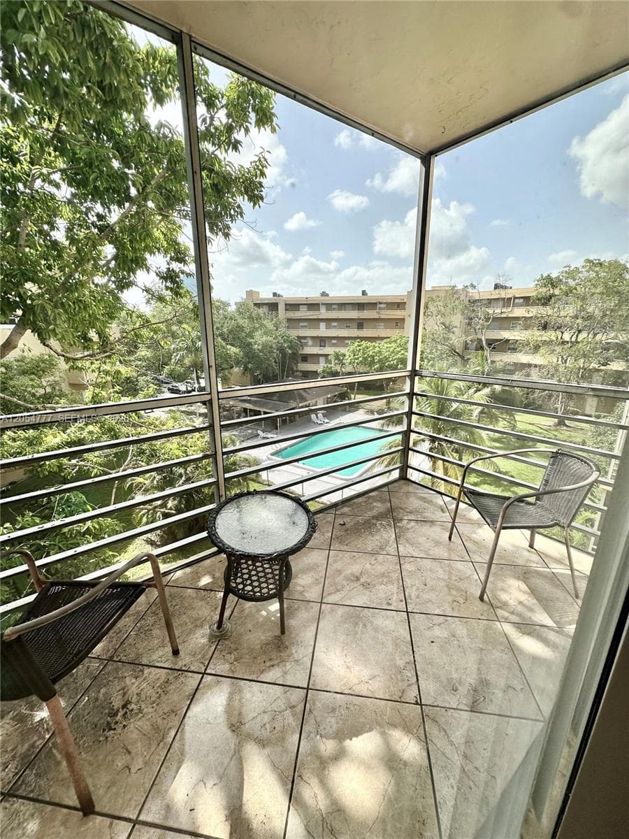 4111 Stirling Rd # 408, Dania Beach, FL 33314 — zdjęcie 3