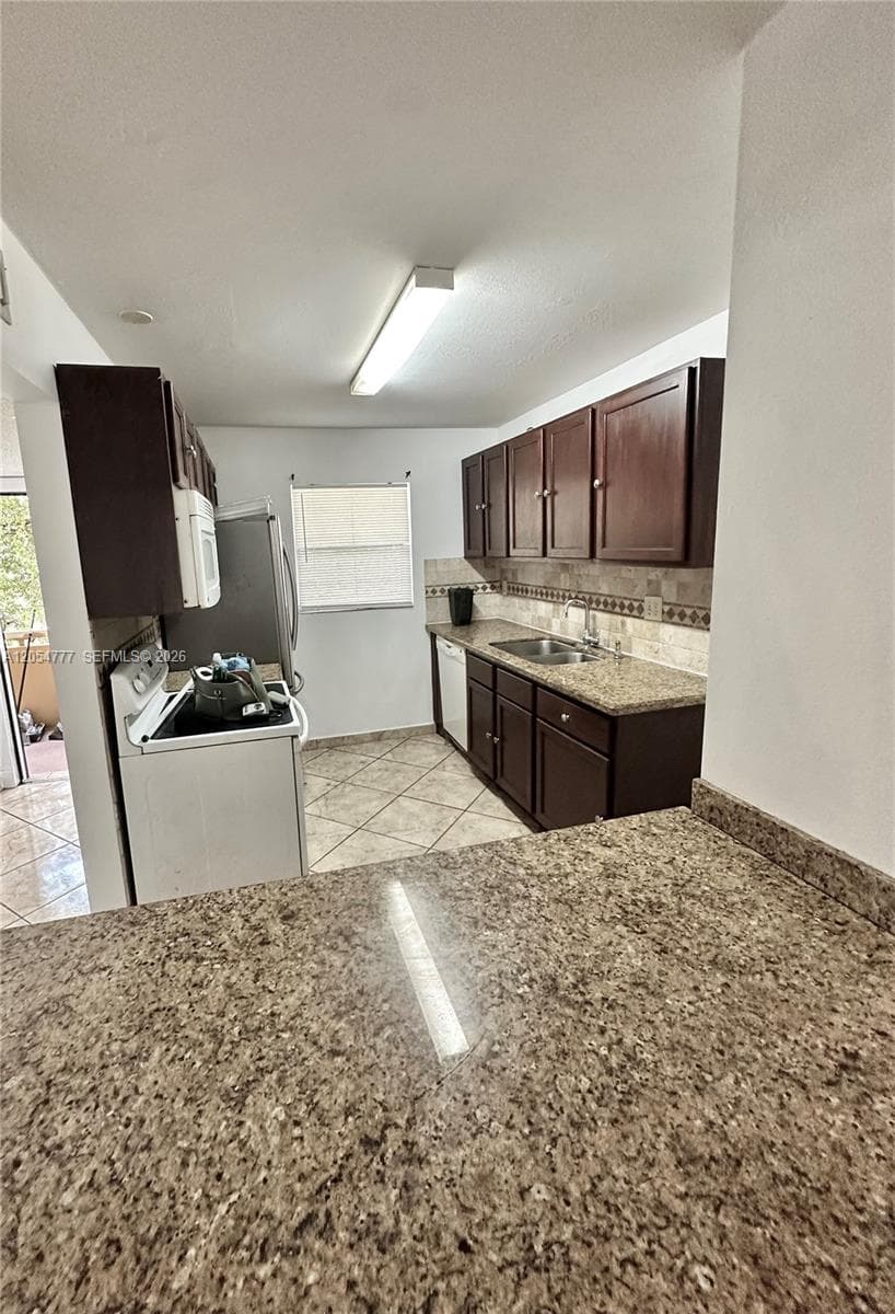 4111 Stirling Rd # 408, Dania Beach, FL 33314 — zdjęcie 4