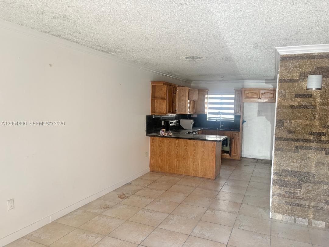 2332 W 56th St # 7, Hialeah, FL 33016 — zdjęcie 2