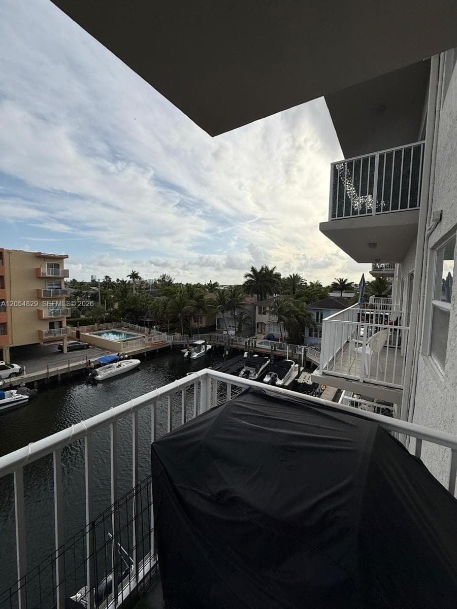 3536 NE 168th St # 403, North Miami Beach, FL 33160 — zdjęcie 5