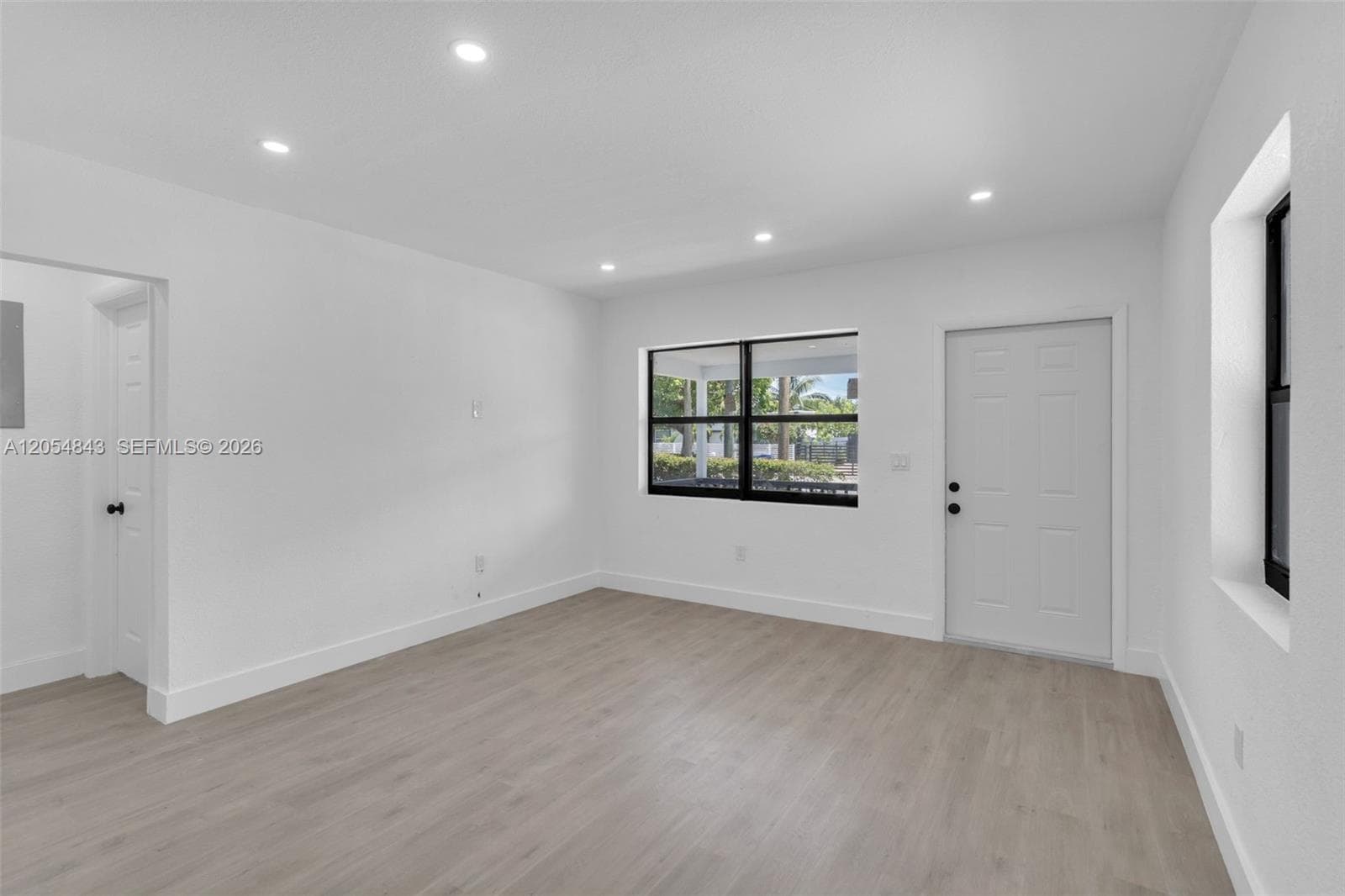 2121 NW 86th Ter, Miami, FL 33147 — zdjęcie 4