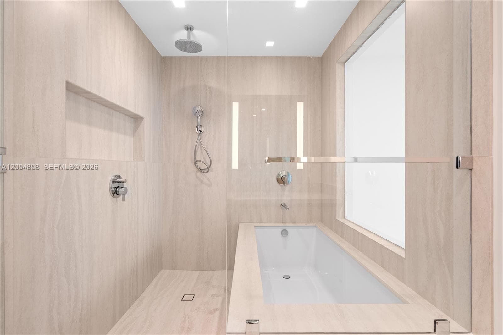 2411 Laguna Circle # 1604, North Miami, FL 33181 — zdjęcie 5