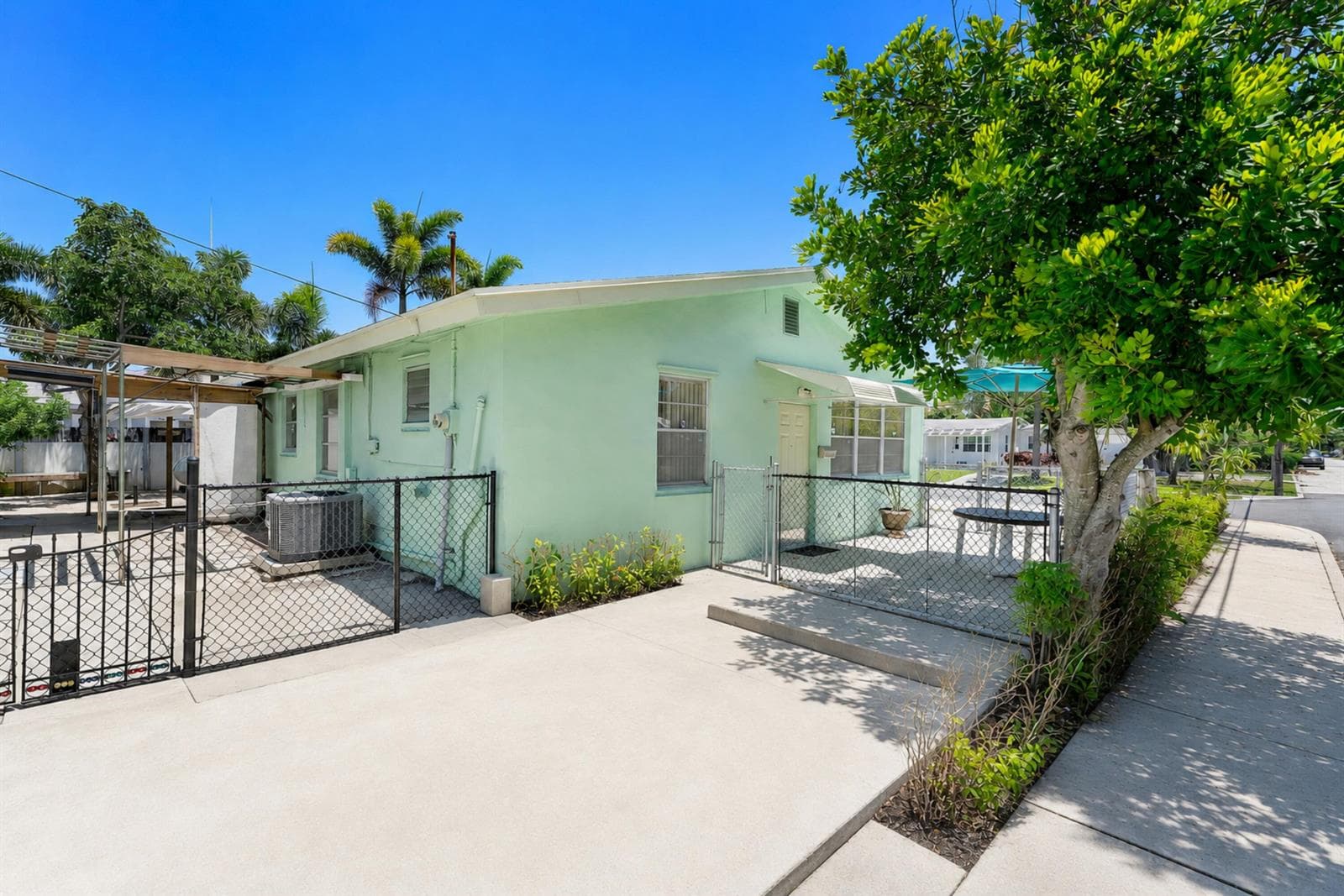 425 CHURCHILL Road, West Palm Beach, FL 33405 — zdjęcie 5