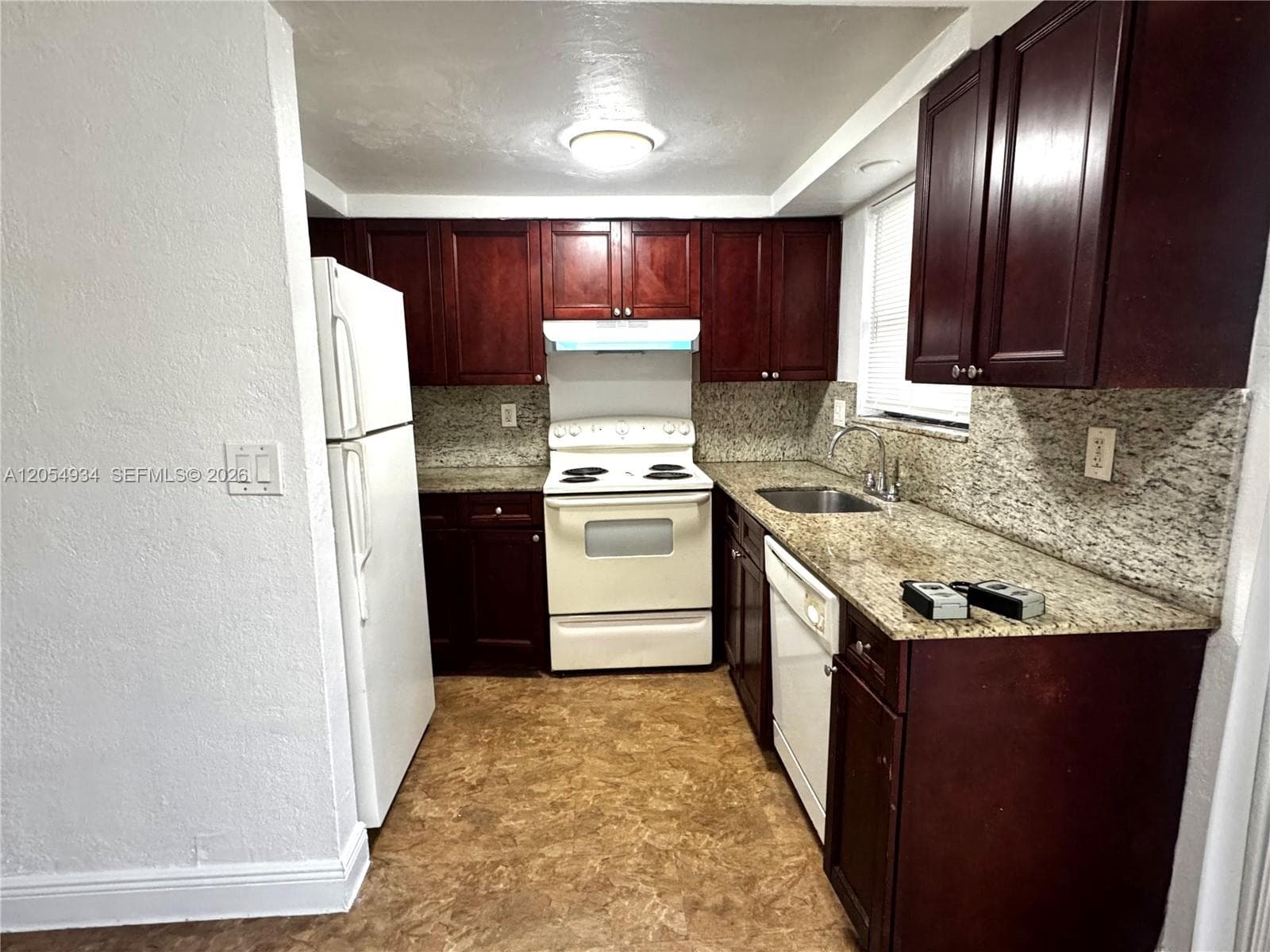 1525 NE 135th St # 14, North Miami, FL 33161 — zdjęcie 2