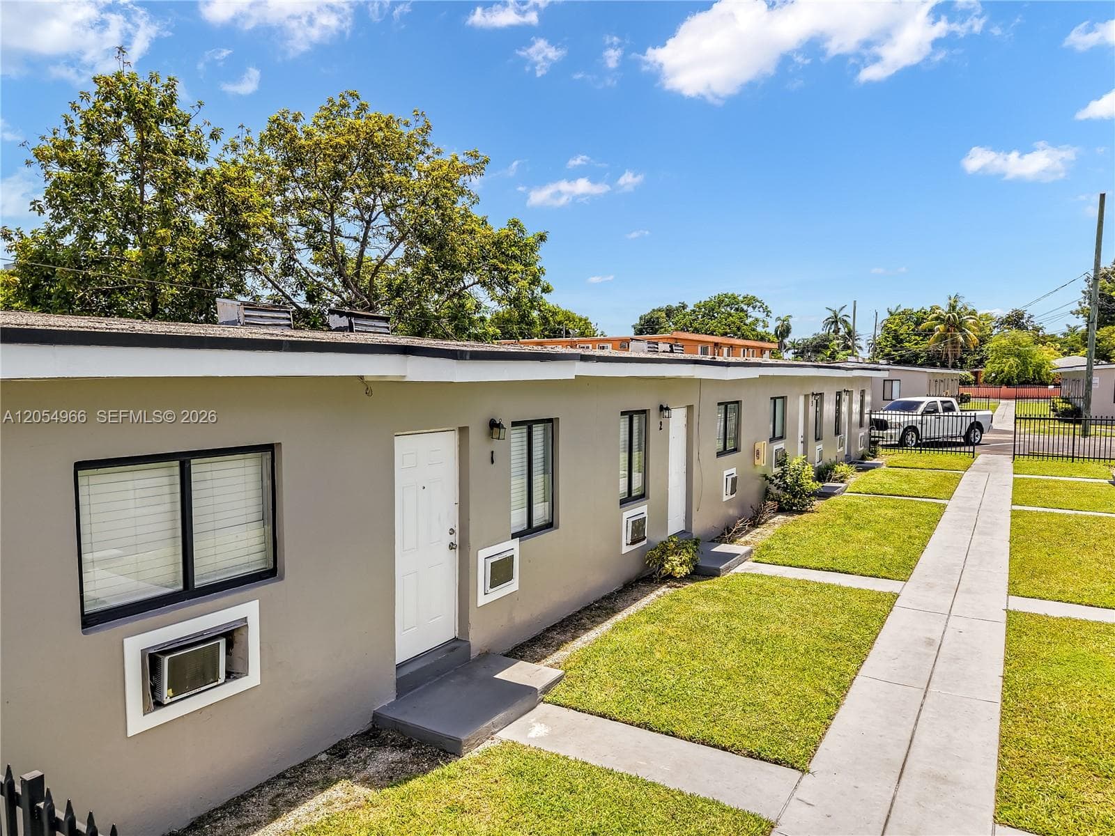 2090 NW 31st St, Miami, FL 33142 — zdjęcie 2