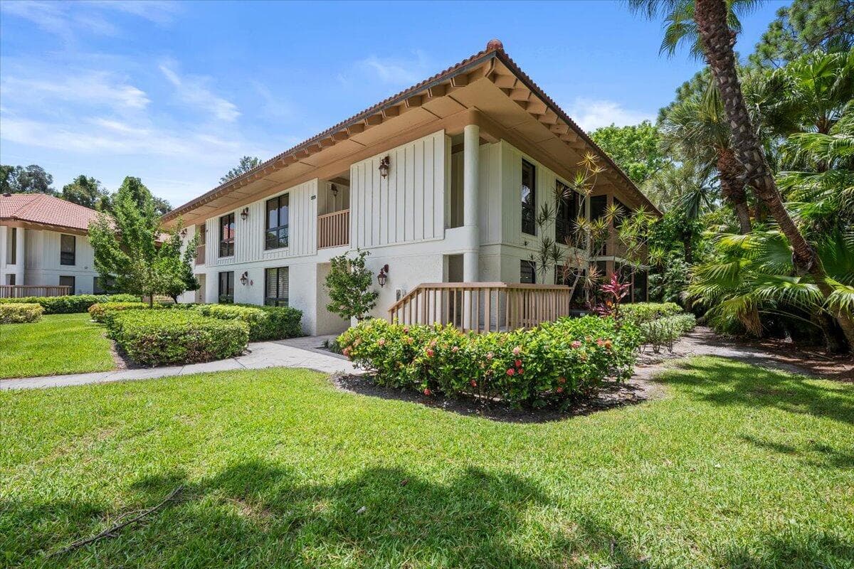 221 Brackenwood Terrace, Palm Beach Gardens, FL 33418