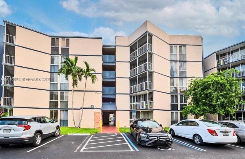 7165 NW 186th St # A301, Hialeah, FL 33015 — zdjęcie 3