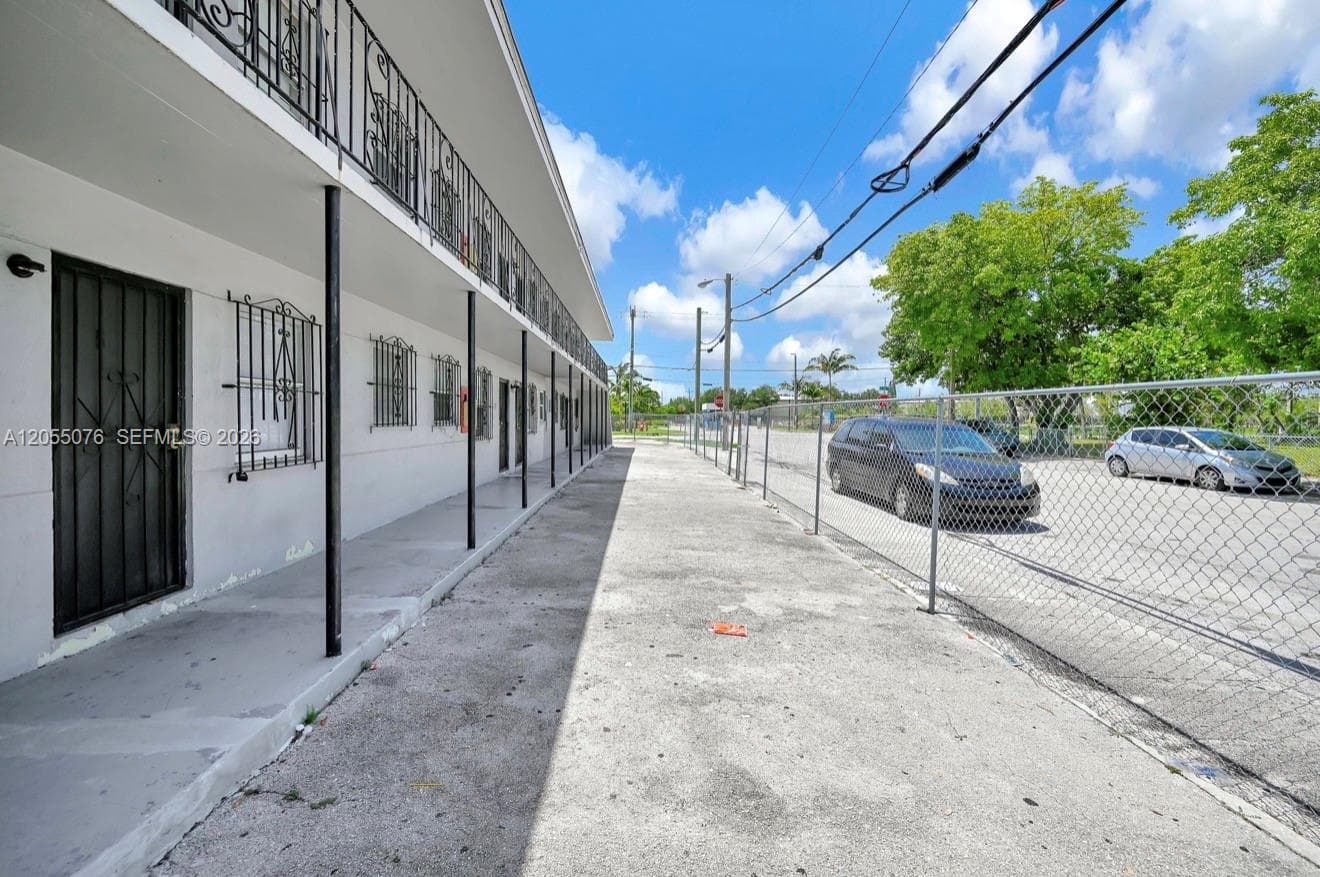 6901 NW 8th Ave, Miami, FL 33150 — zdjęcie 3