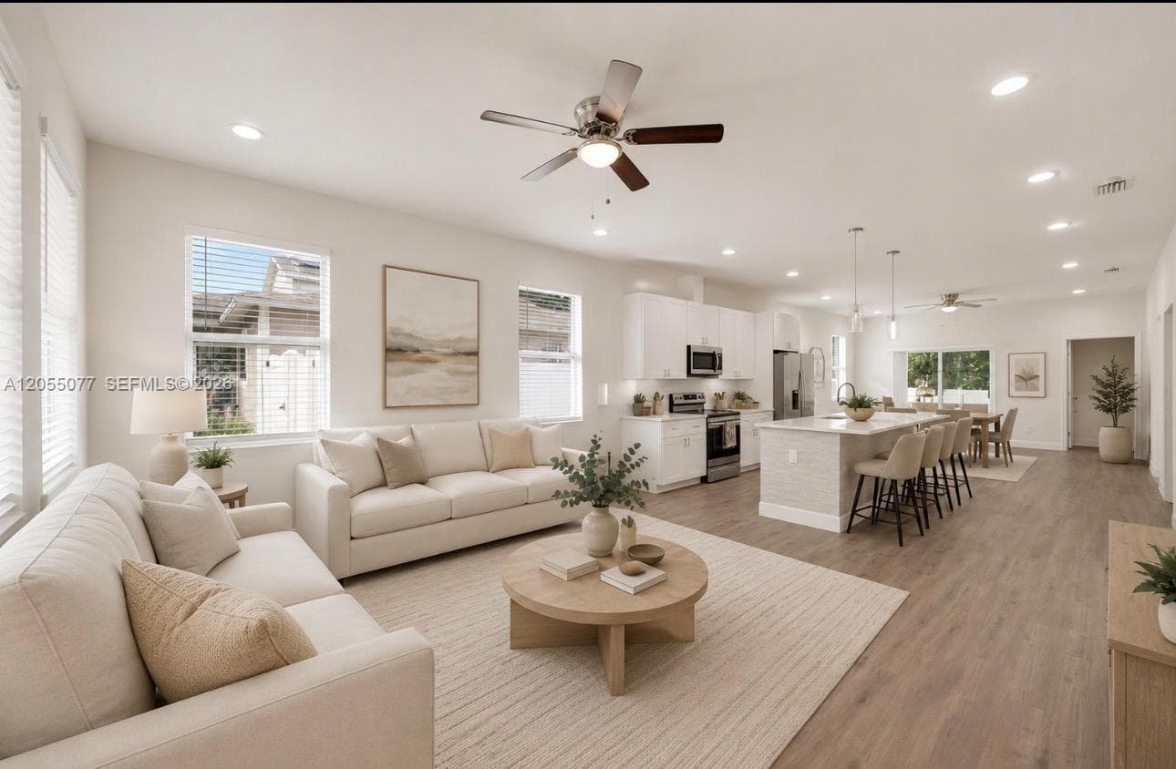 3706 WIGGINS LEAF ST, Tampa, FL 33619 — zdjęcie 2