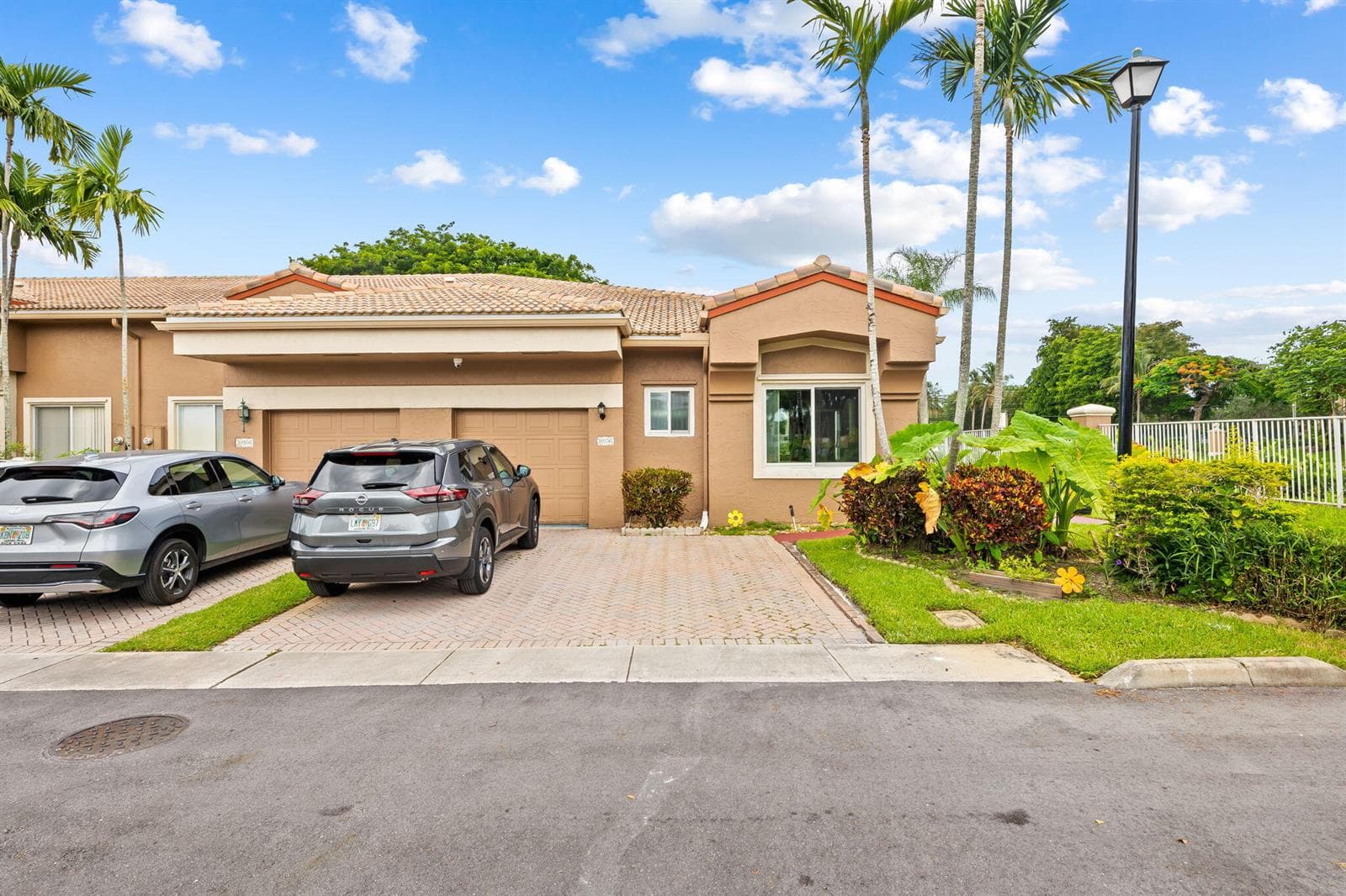 10156 Lombardy Drive, Tamarac, FL 33321 — zdjęcie 2