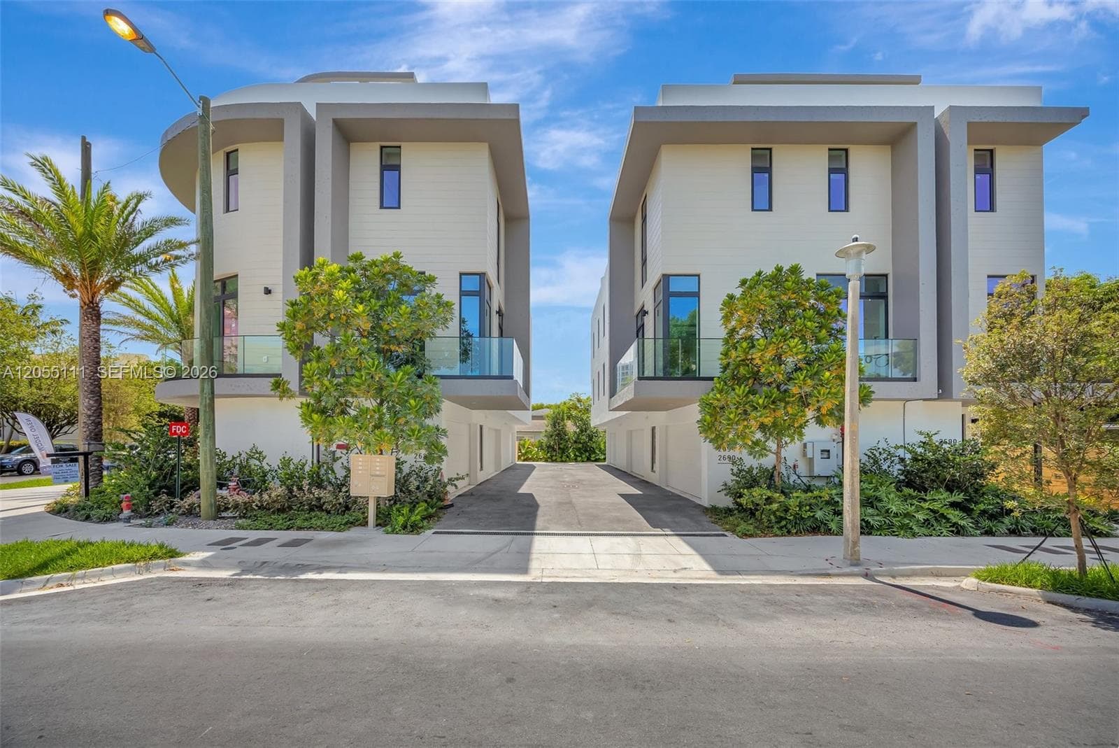 2692 SW 25th Ave, Miami, FL 33133 — zdjęcie 2