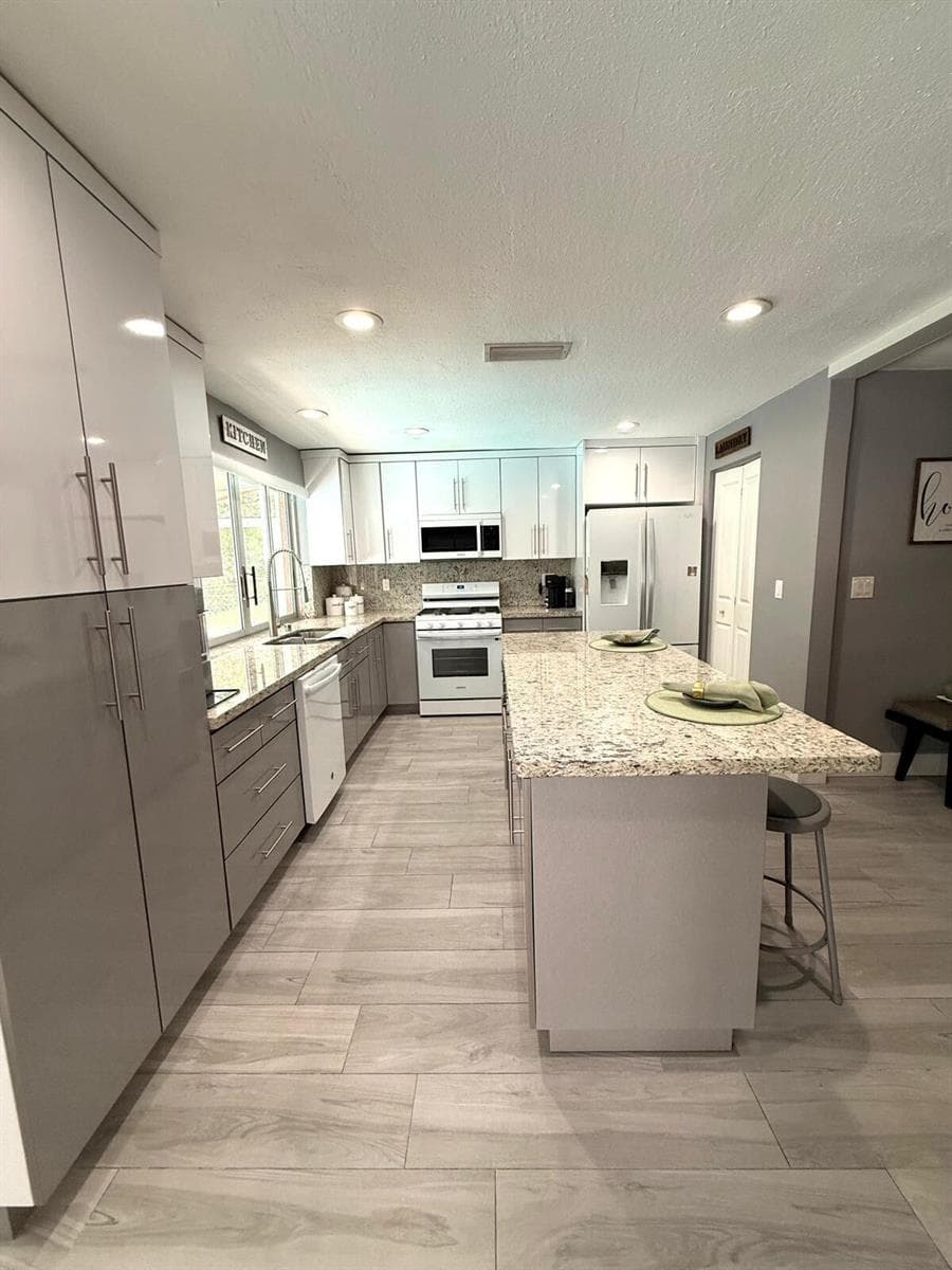 9340 NW 21ST Manor, Sunrise, FL 33322 — zdjęcie 4