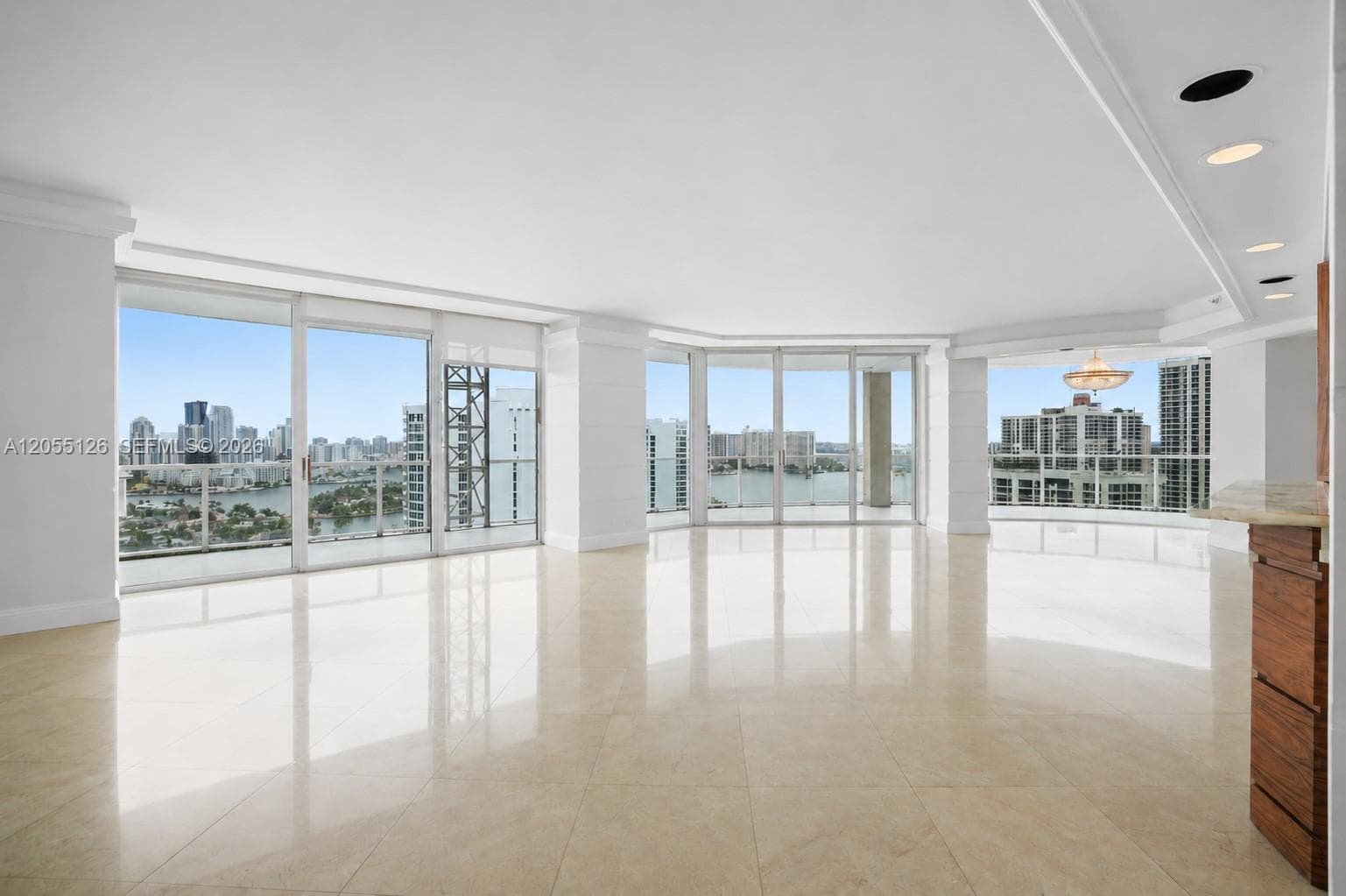 Turnberry Towers — zdjęcie 2
