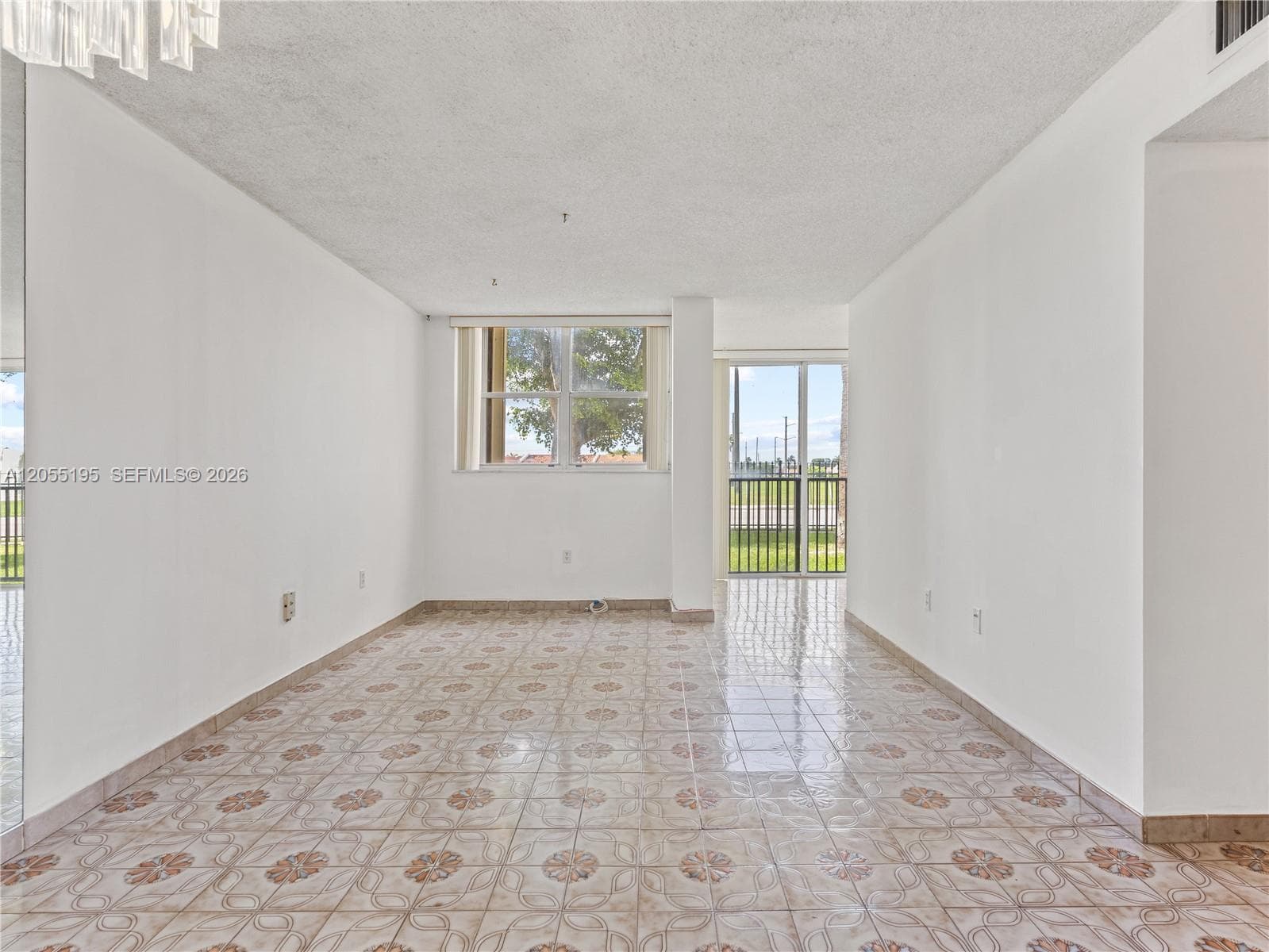 9401 SW 4th St # 104, Miami, FL 33174 — zdjęcie 2