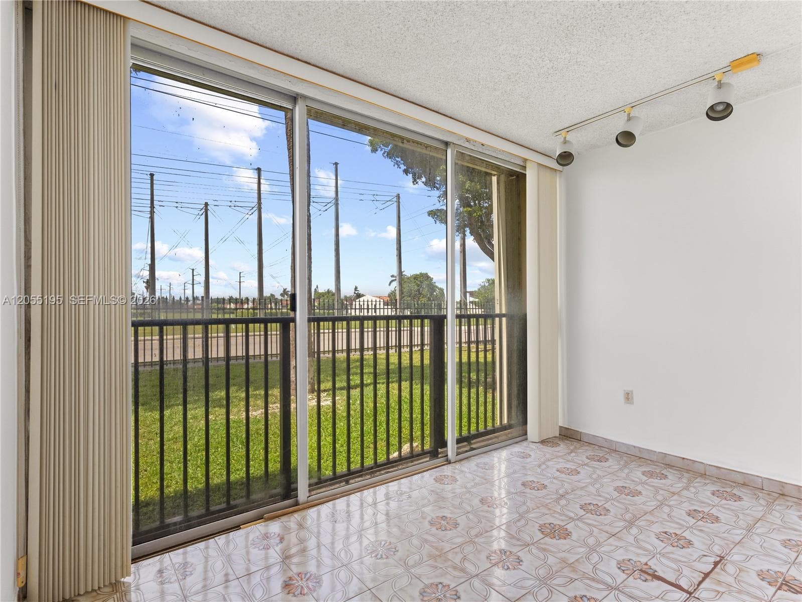 9401 SW 4th St # 104, Miami, FL 33174 — zdjęcie 3