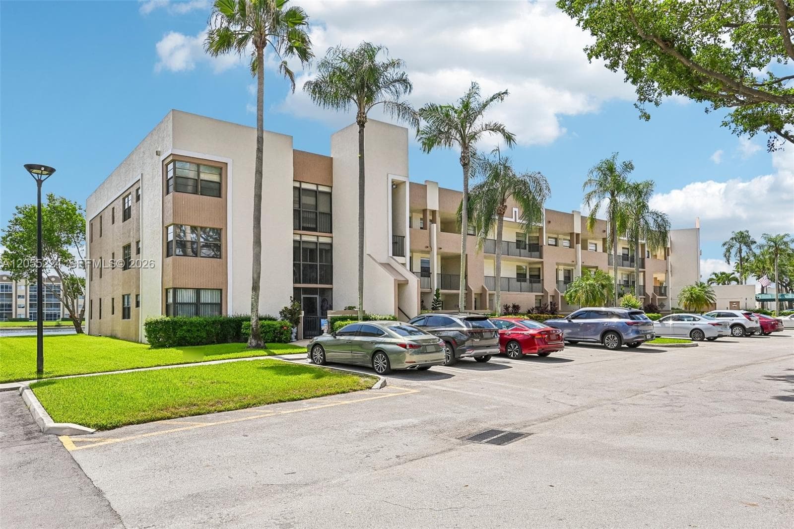 7468 Fairfax Dr # 302, Tamarac, FL 33321 — zdjęcie 2