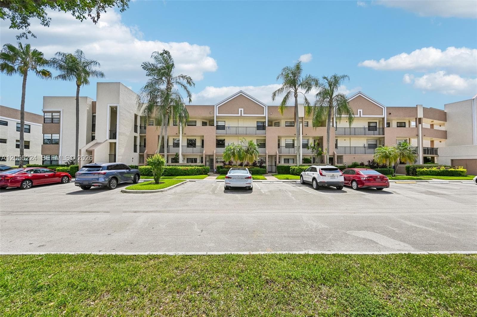 7468 Fairfax Dr # 302, Tamarac, FL 33321
