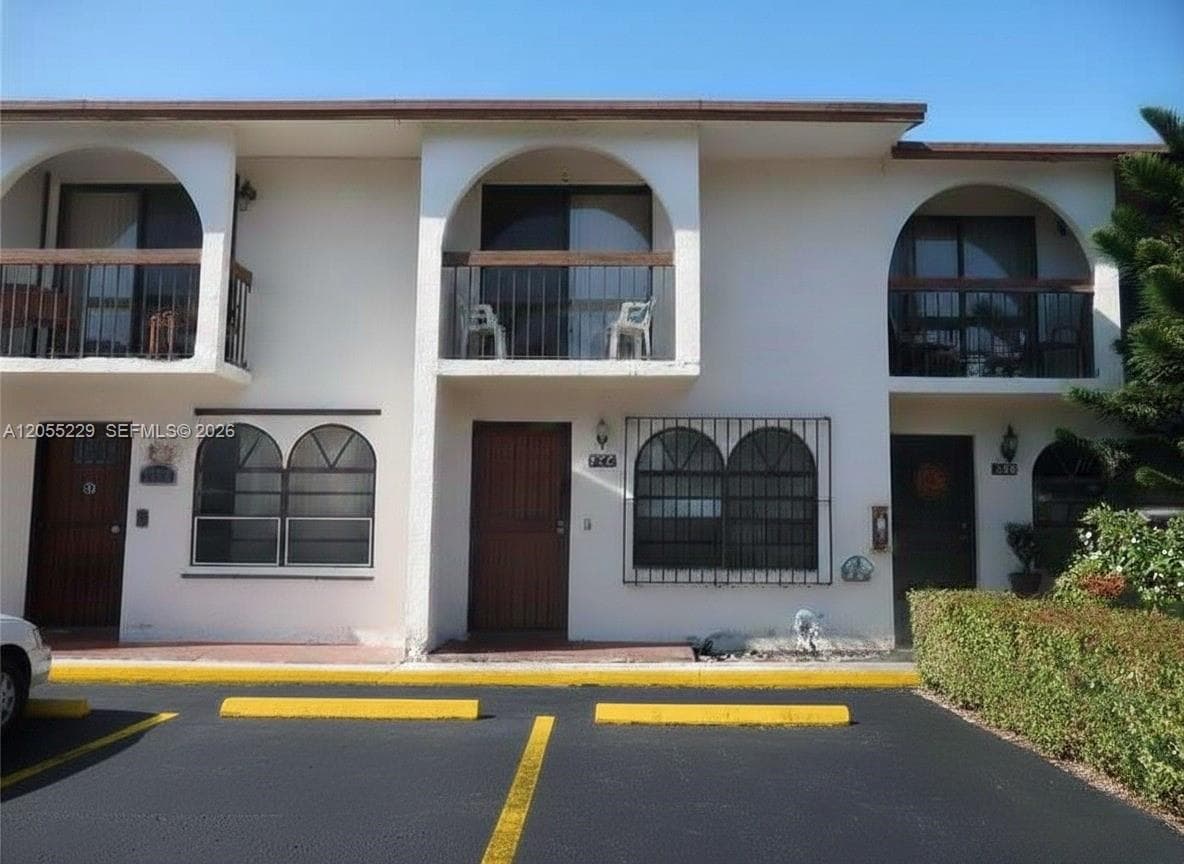 1082 W 79th St # 25, Hialeah, FL 33014
