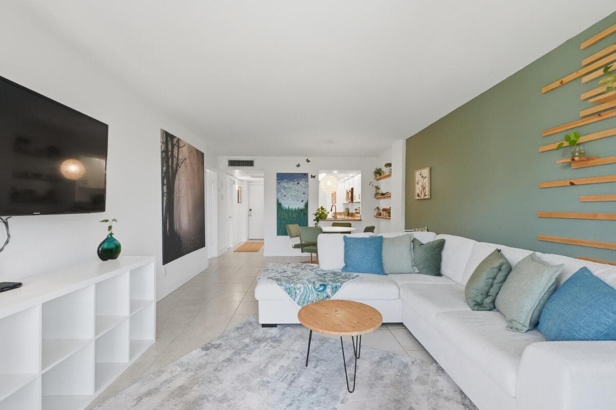 108 ROYAL PARK Drive # 1D, Oakland Park, FL 33309