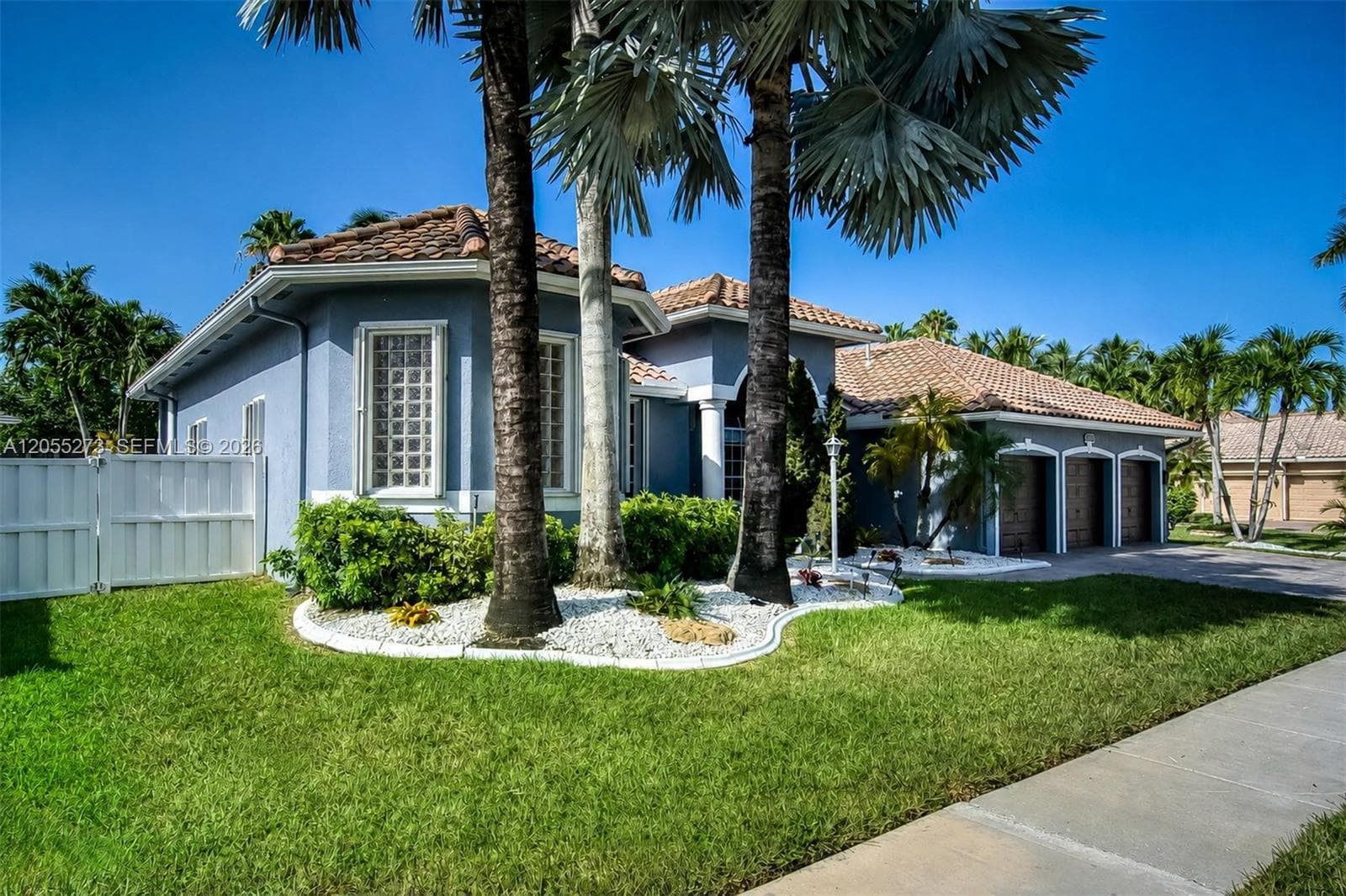 13755 NW 18th Ct, Pembroke Pines, FL 33028 — zdjęcie 2