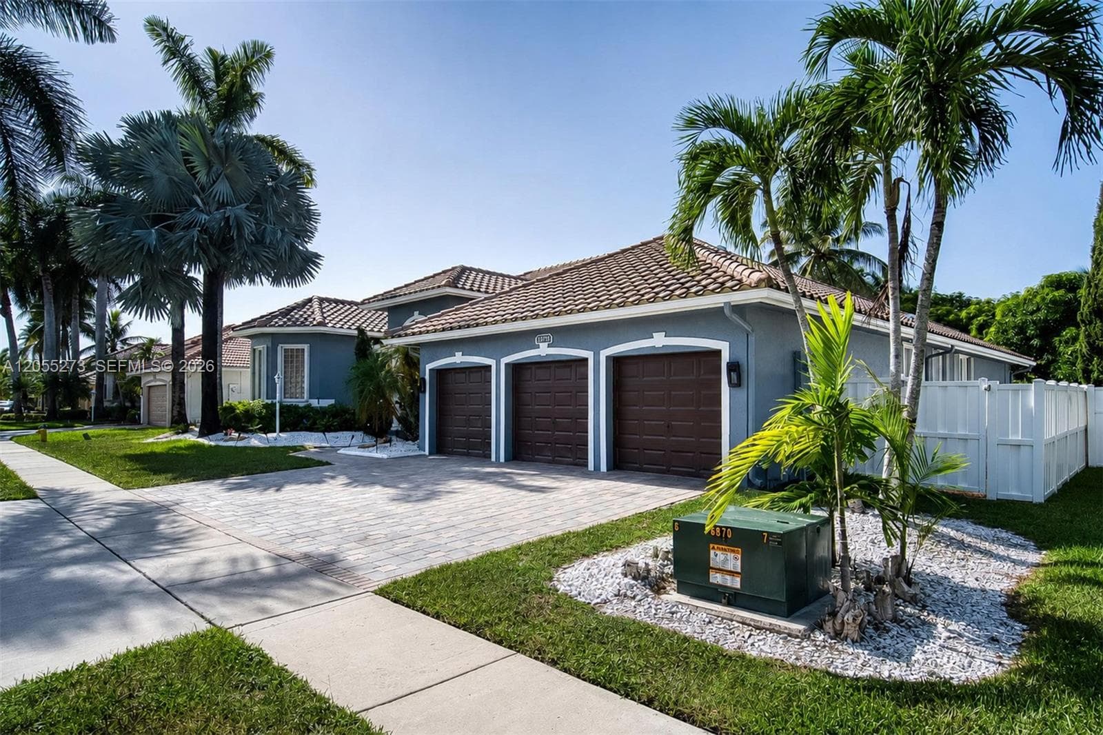 13755 NW 18th Ct, Pembroke Pines, FL 33028 — zdjęcie 3