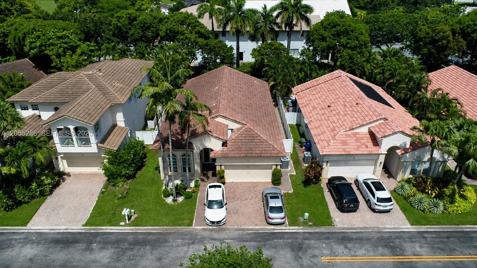1773 NW 72nd Way, Pembroke Pines, FL 33024 — zdjęcie 2