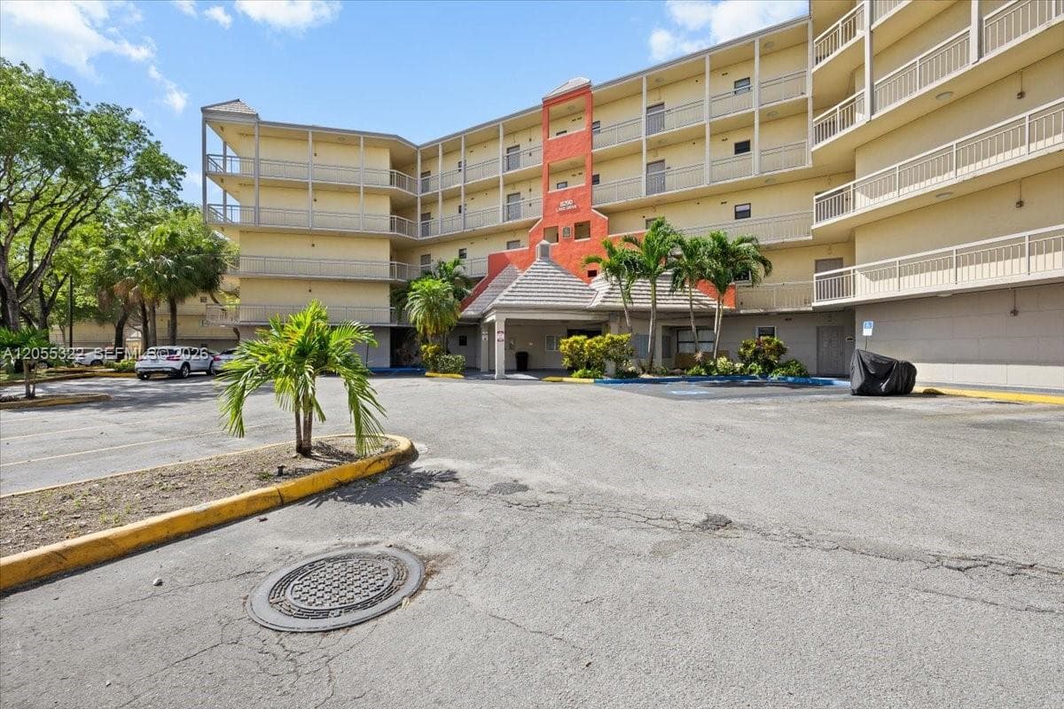 8290 Lake Dr # 130, Doral, FL 33166 — zdjęcie 2