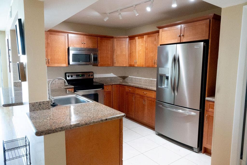 200 LESLIE Drive # 819, Hallandale Beach, FL 33009 — zdjęcie 2